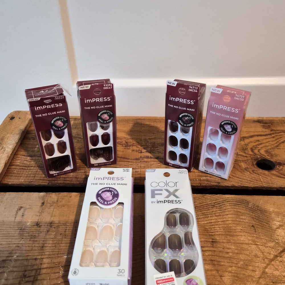 imPRESS Press-On Nails Set